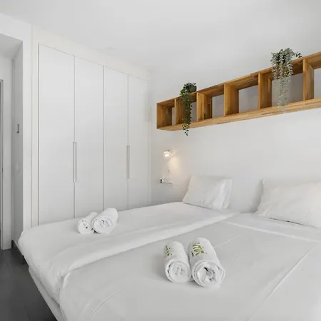 Апартаменты Vivi Homes - Luxury ,garden, Pool & Sauna Фуэнхирола