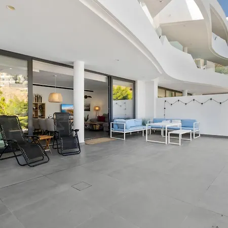 Апартаменты Vivi Homes - Luxury ,garden, Pool & Sauna