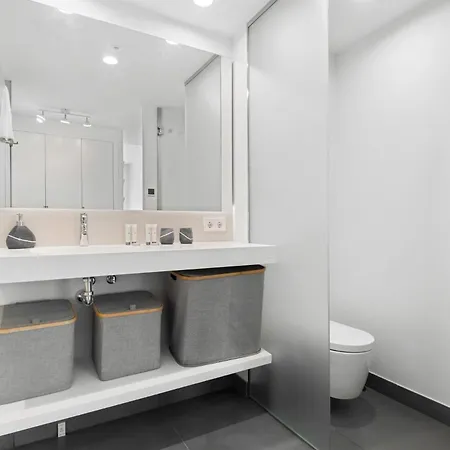 Vivi Homes - Luxury ,garden, Pool & Sauna * Фуэнхирола