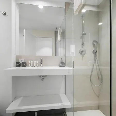 Vivi Homes - Luxury ,garden, Pool & Sauna Апартаменты