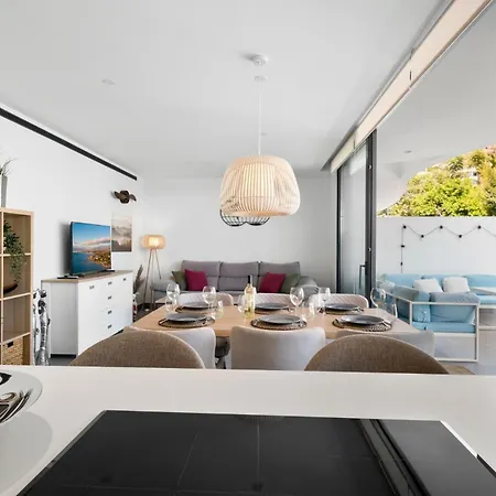 Vivi Homes - Luxury ,garden, Pool & Sauna Apartment
