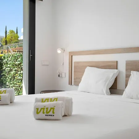 Vivi Homes - Luxury ,garden, Pool & Sauna Фуэнхирола